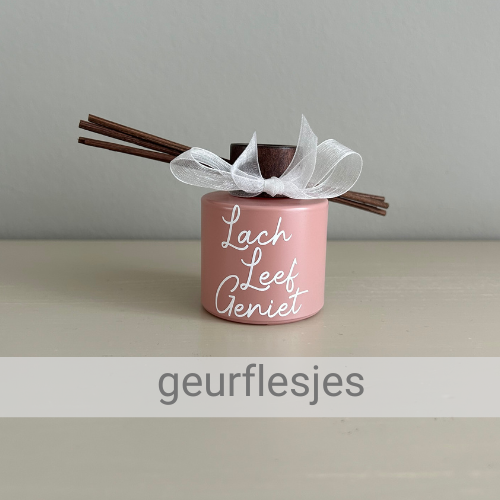 Geurflesje met naam. Geboorte geschenk. Communie bedankje