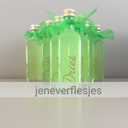 Jenever flesje met vulling. Jeneverflesje met naam