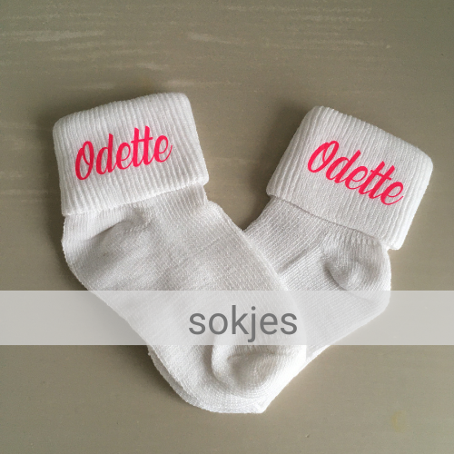 Babysokjes met naam. Baby mutsje met naam