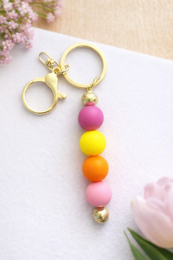 Bunter Schlüsselanhänger mit Goldring Und Silikon Perlen