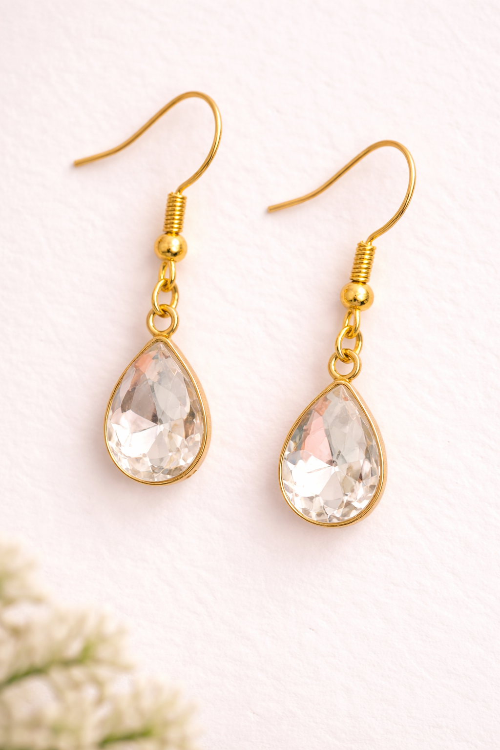 Kristall Tropfen Ohrringe in Gold-Optik – Glitzer Ohrhänger – elegant & zeitlos