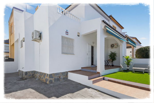 21046 CASA MADELEINE (LOS BALCONES) 3 CHAMBRES - 2 SDB – PISCINE COMMUNE