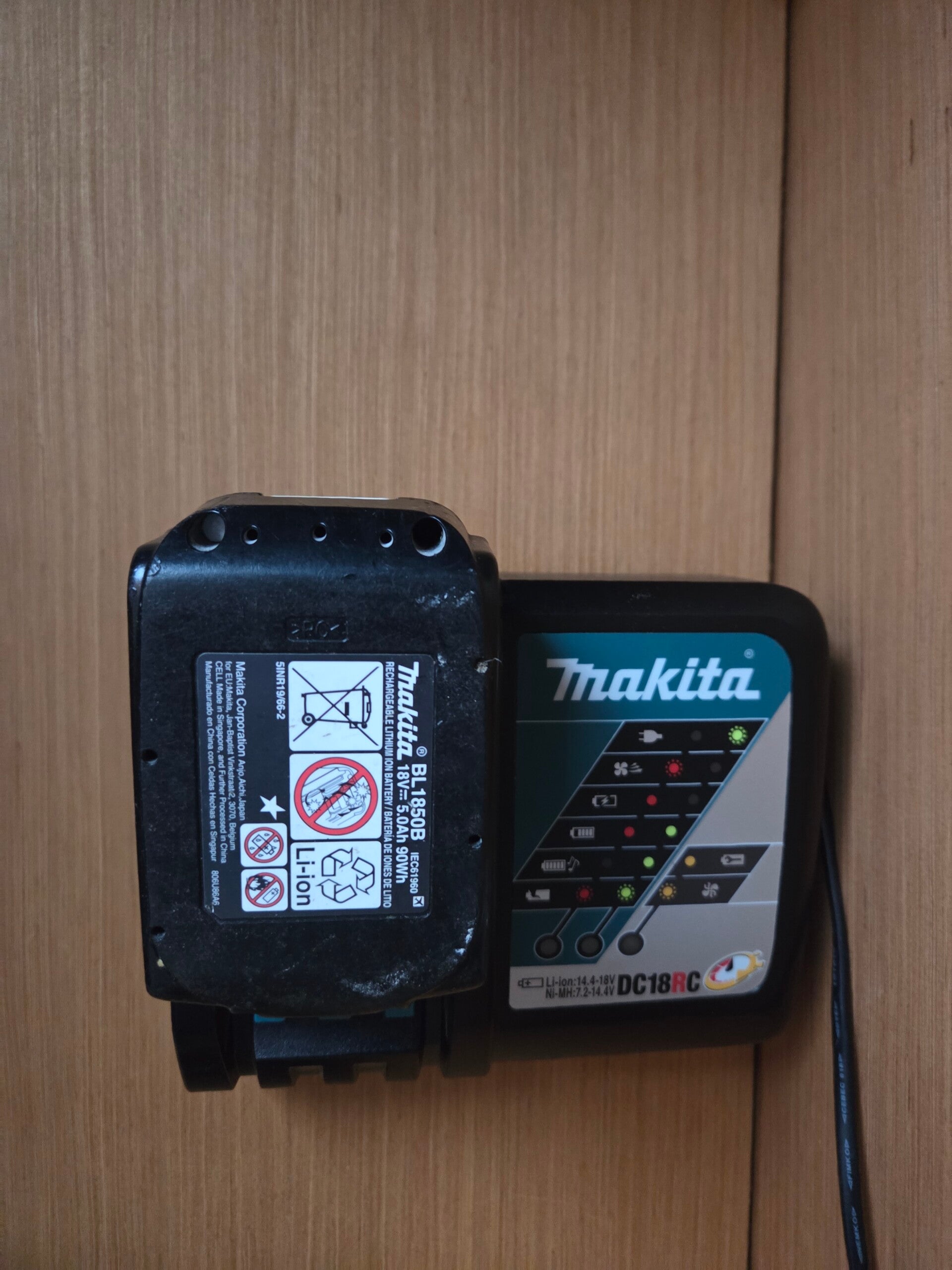 Makita accu lader houder