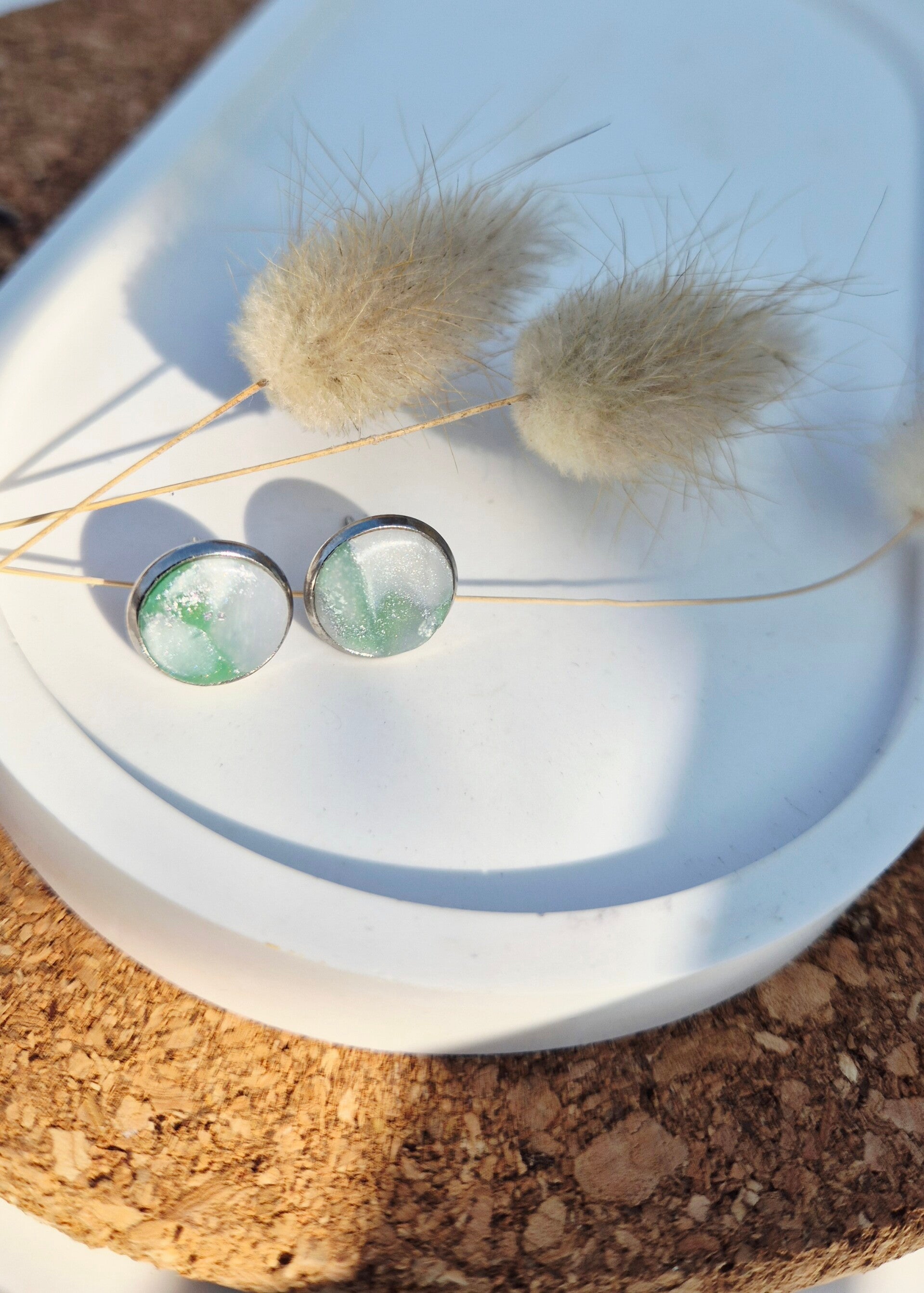 Mint-Weiss gemusterte Ohrstecker