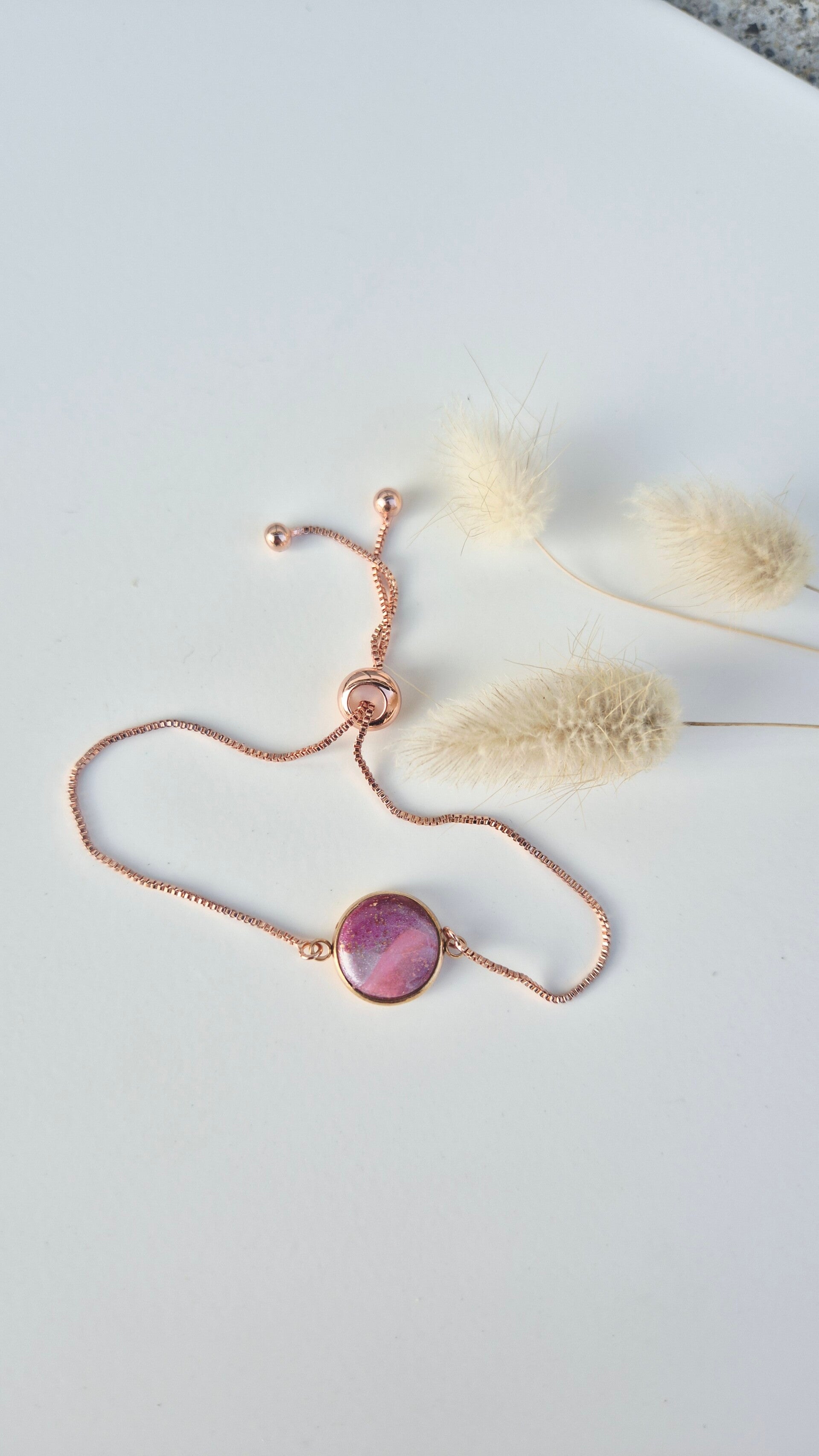 Armkette in Roségold mit zarten Rosa-Tönen