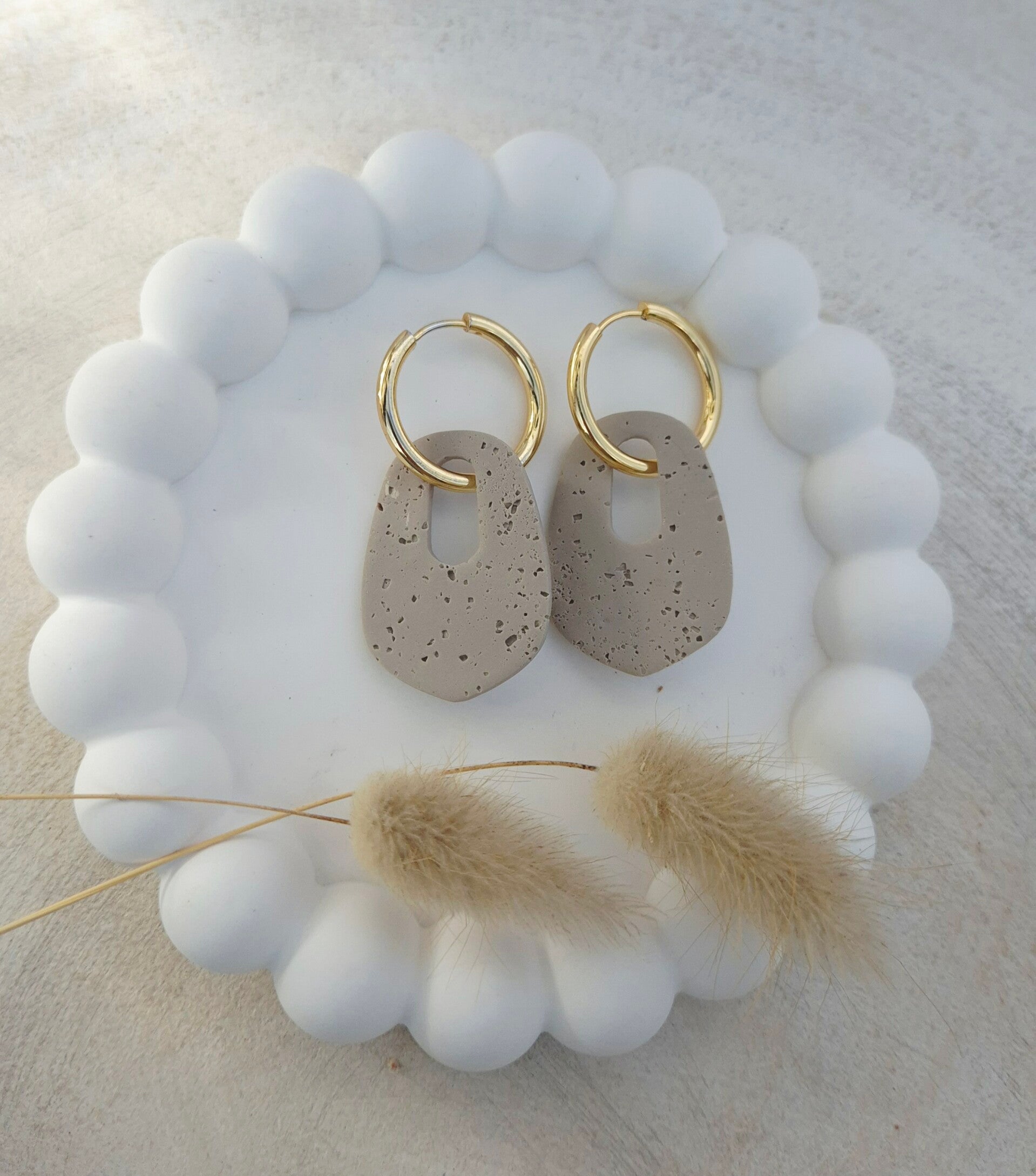 BETON-CHIC : Briana Gold