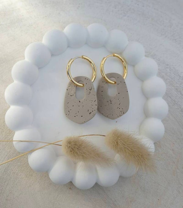 BETON-CHIC : Briana Gold
