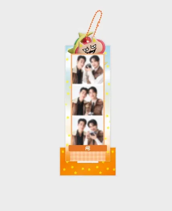 Tomafox photostrip standee