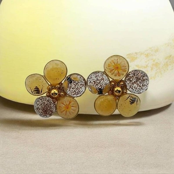 🐝Boucles d'oreilles Fleur en Résine - L'Or des Ruches.