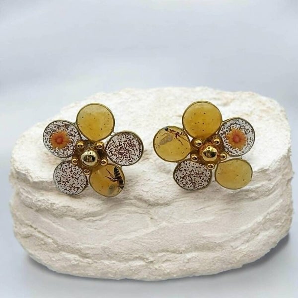 🐝Boucles d'oreilles Fleur en Résine - Éclat d'Alvéole.