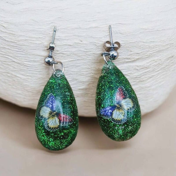 💧Boucles d'oreilles - Collection Gouttes Enchantées - Souffle d’Émeraude - 30 mm.
