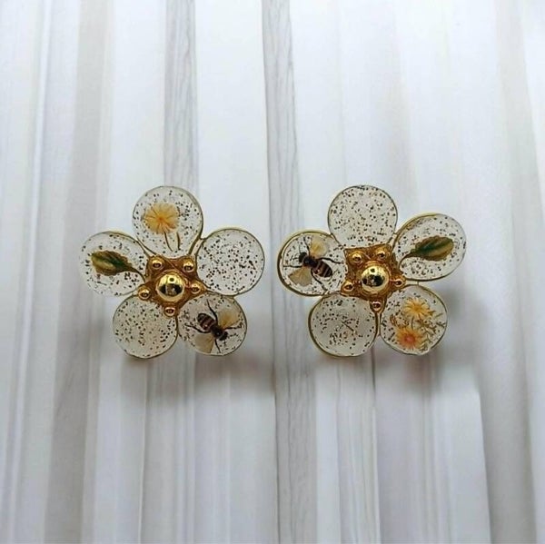 🐝Boucles d'oreilles Fleur en Résine - Miel d'Innocence.