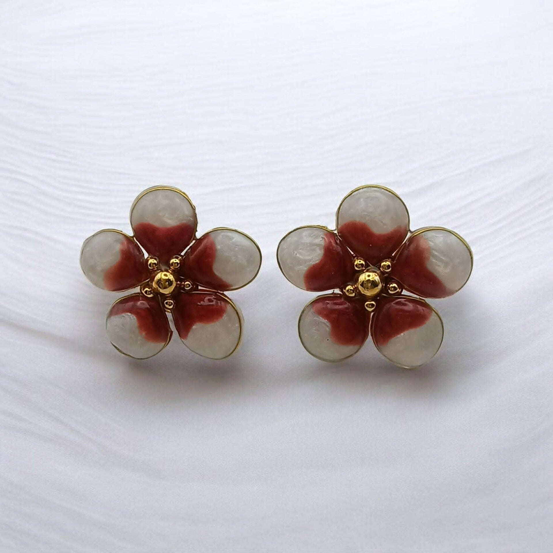 🌺Boucles d'oreilles Fleur en Résine - Velours de Pourpre.