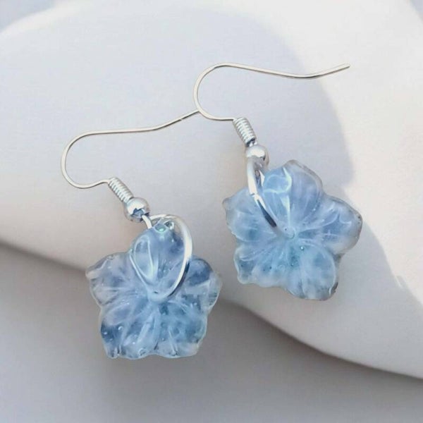 🌸 Boucles d’oreilles fleurs - Bleu clair - 15 mm.