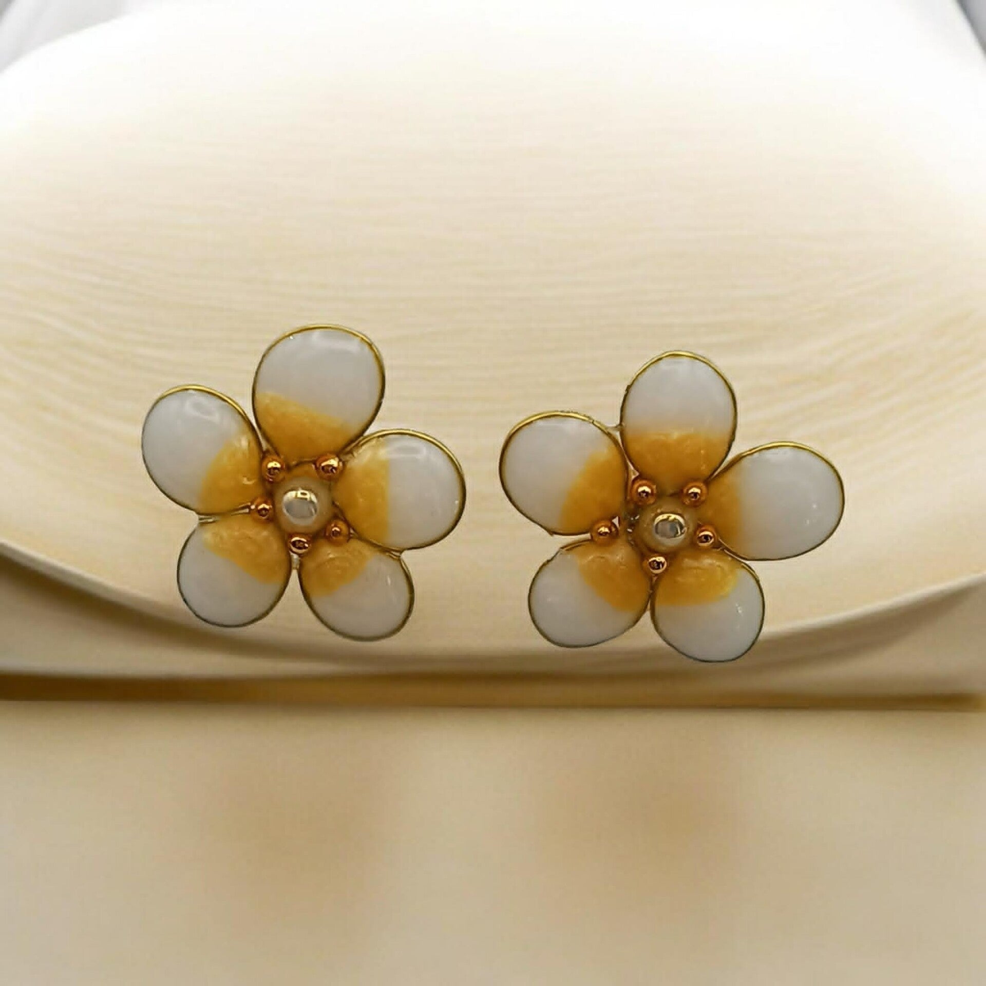 🌼Boucles d'oreilles Fleur en Résine - Marguerite - Boucles d'Oreilles.