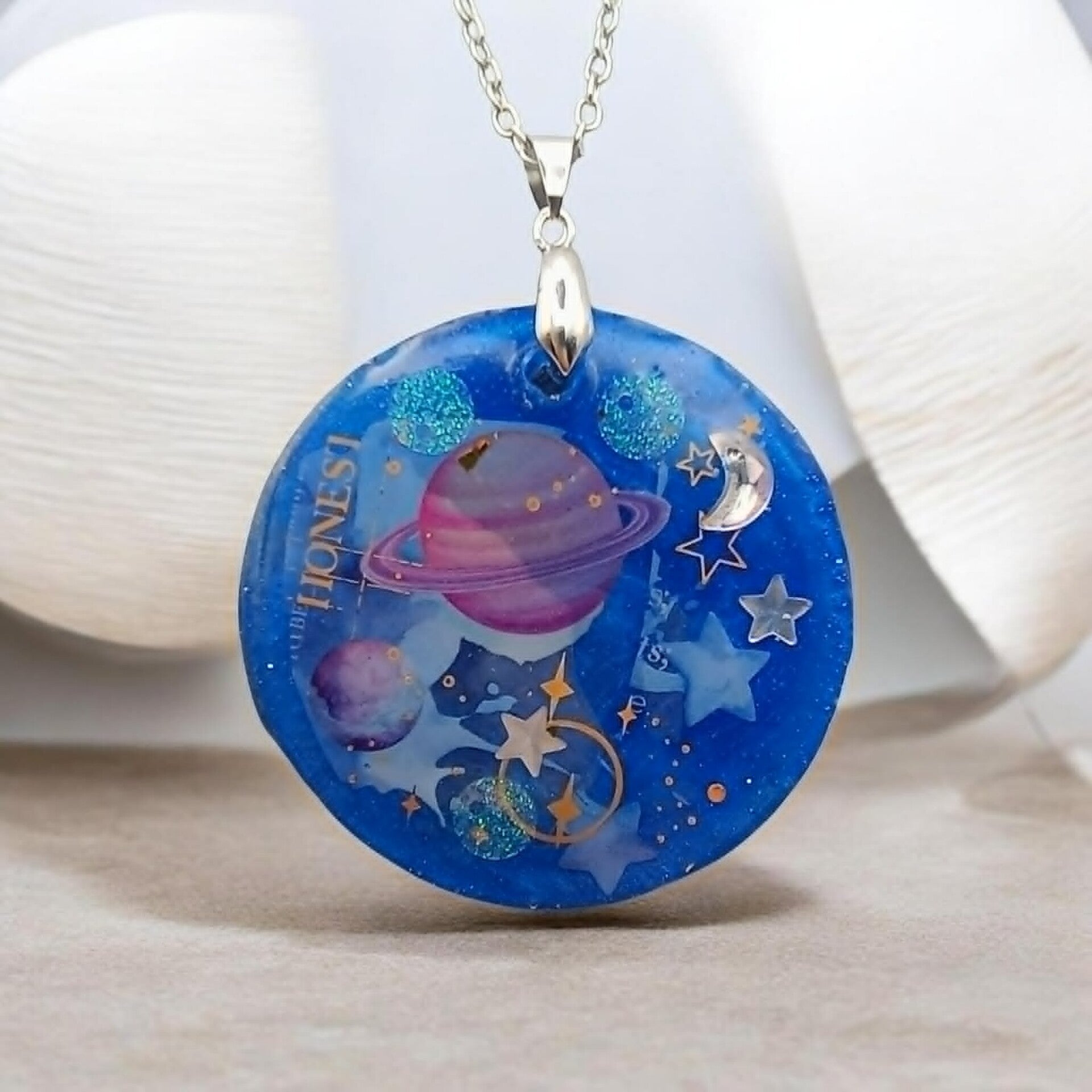 ✨ Médaillon - Collection céleste – Lunarys ✨