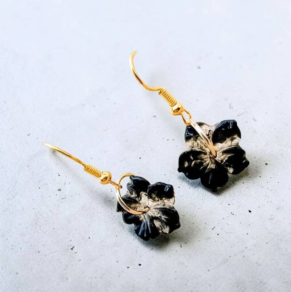 🌸 Boucles d’oreilles fleurs - Black - 15 mm.