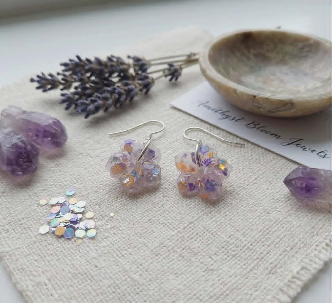 🌸 Boucles d'Oreilles fleurs - Lueurs de Lavande - 15 mm.