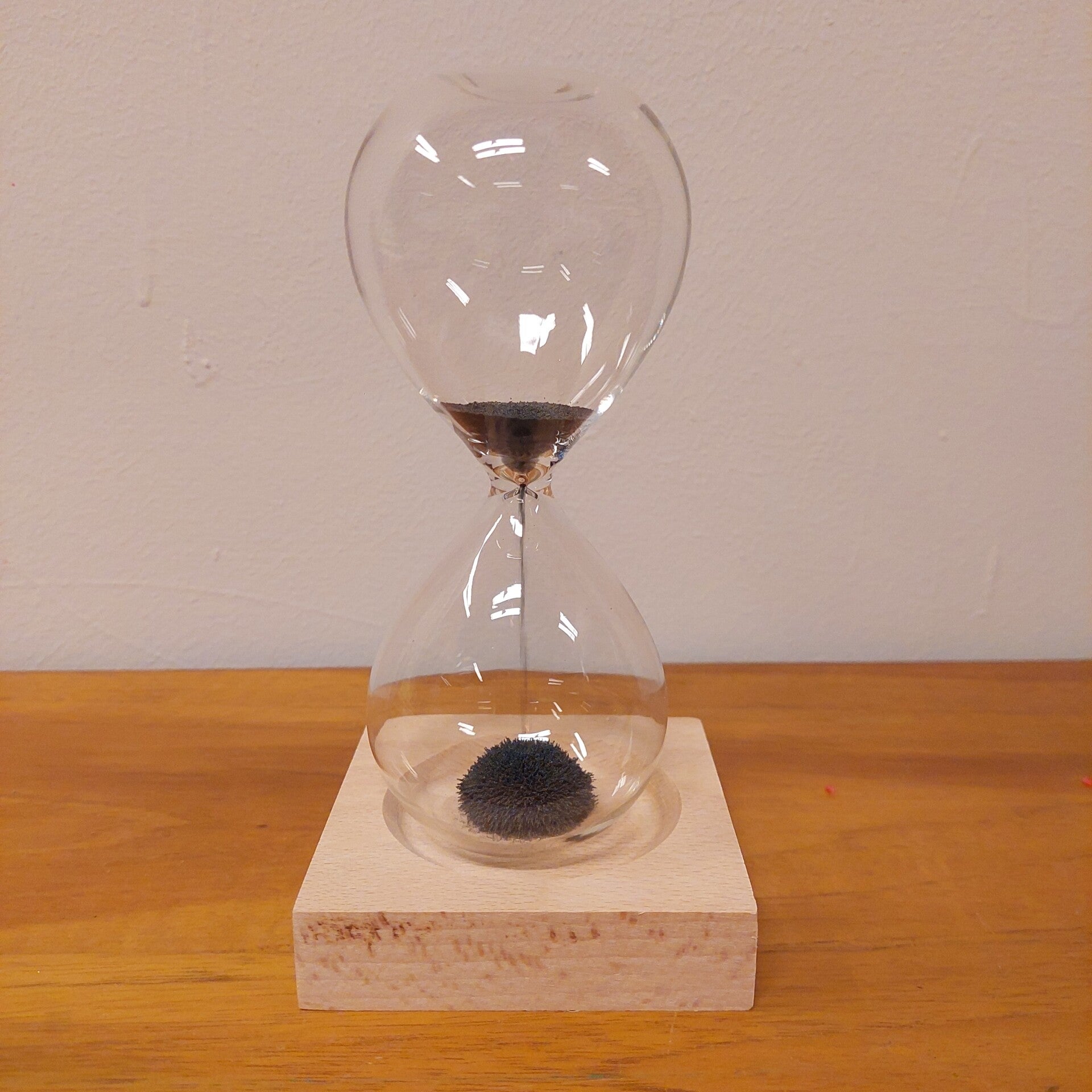 Glazen magnetische zandloper