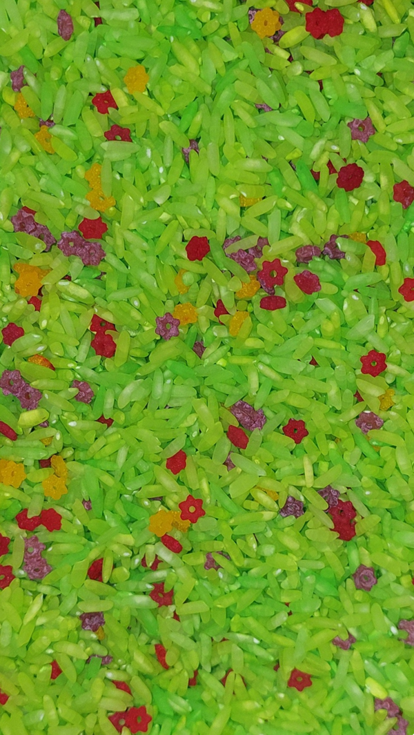 Speelrijst met glutenvrije pastabloemetjes