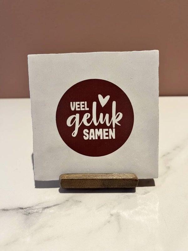 Tegel 'veel geluk samen'