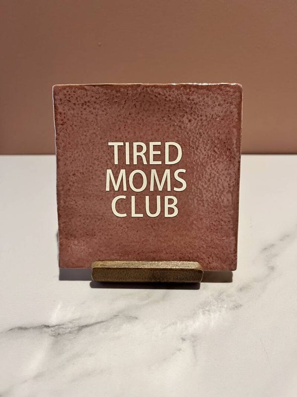 Tegel 'Tired moms club'