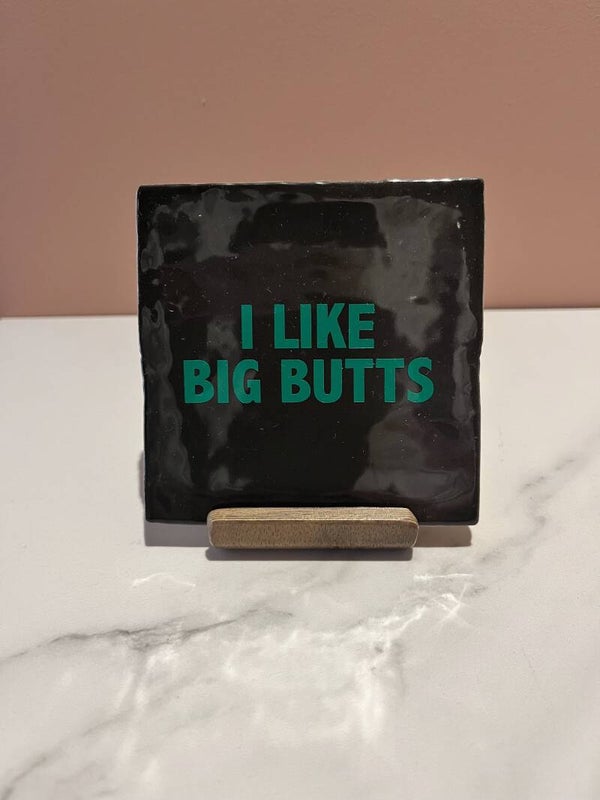 Tegel 'I like big butts'