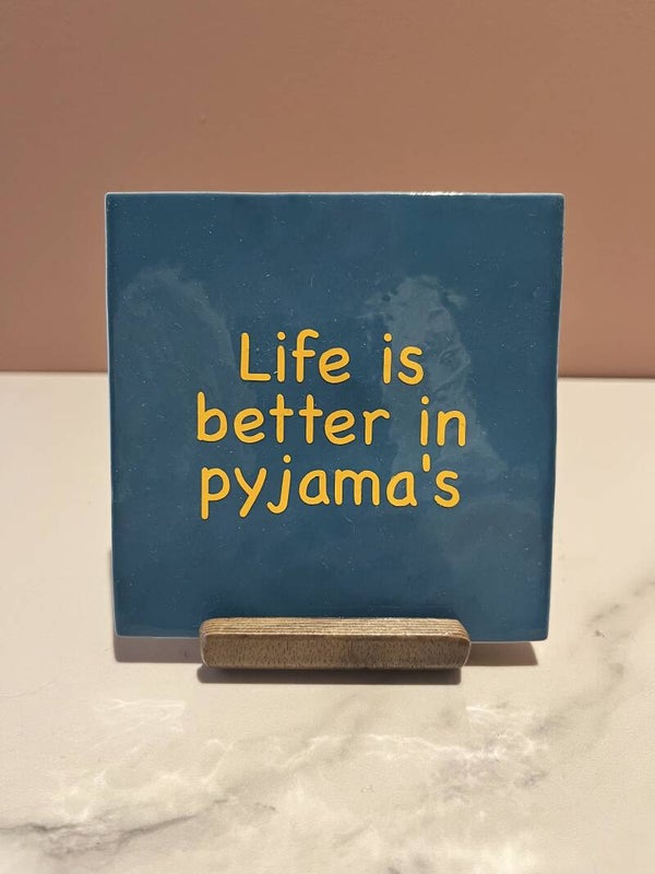 Tegel 'Life is better in pyjama's