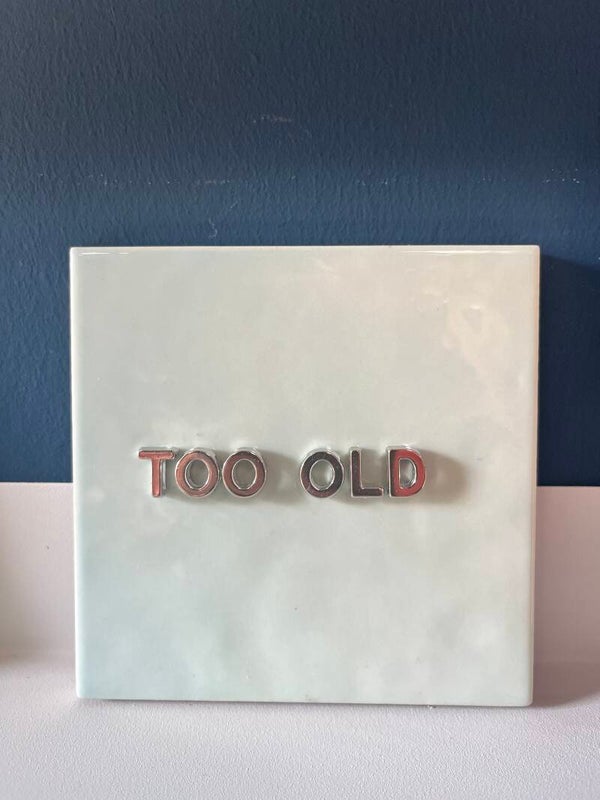 Tegel ‘too old’ zilver