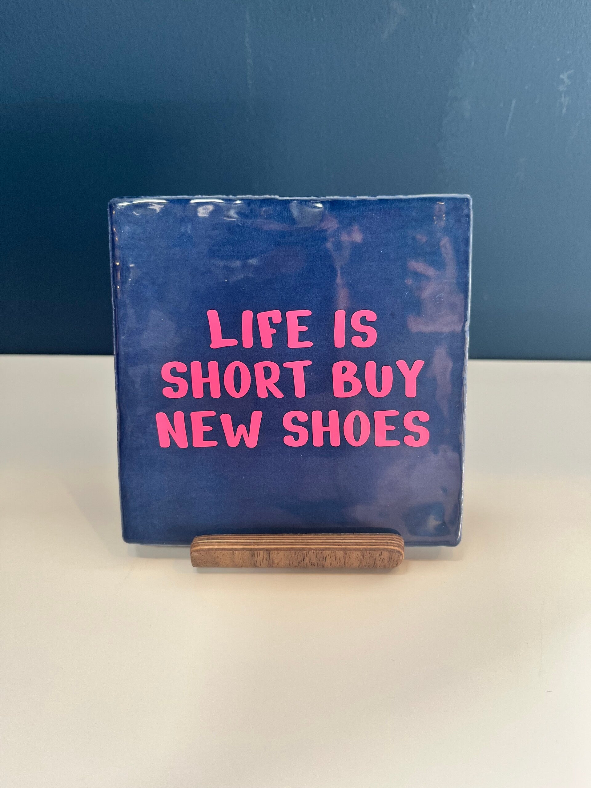 Tegel ‘life is short buy new shoes’