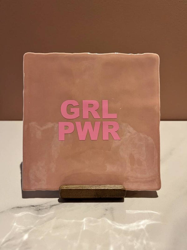 Tegel 'GRL PWR'