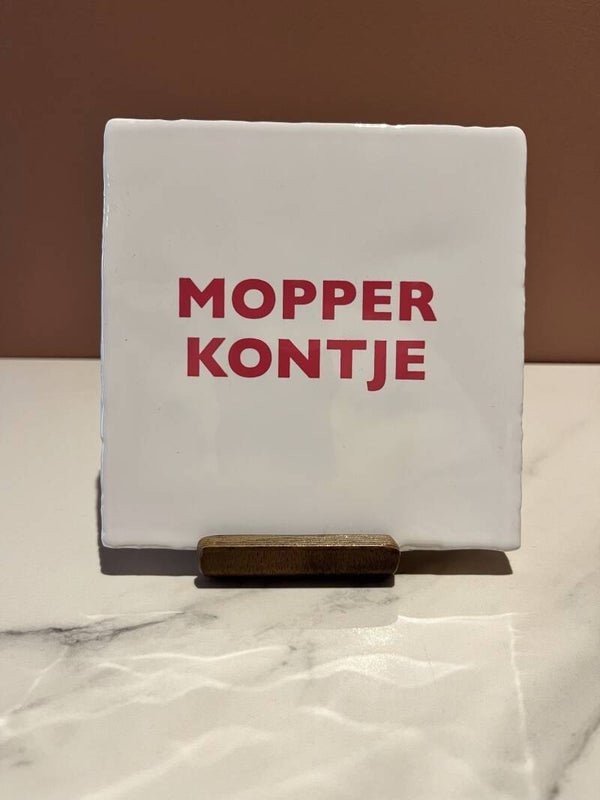 Tegel 'mopperkontje'