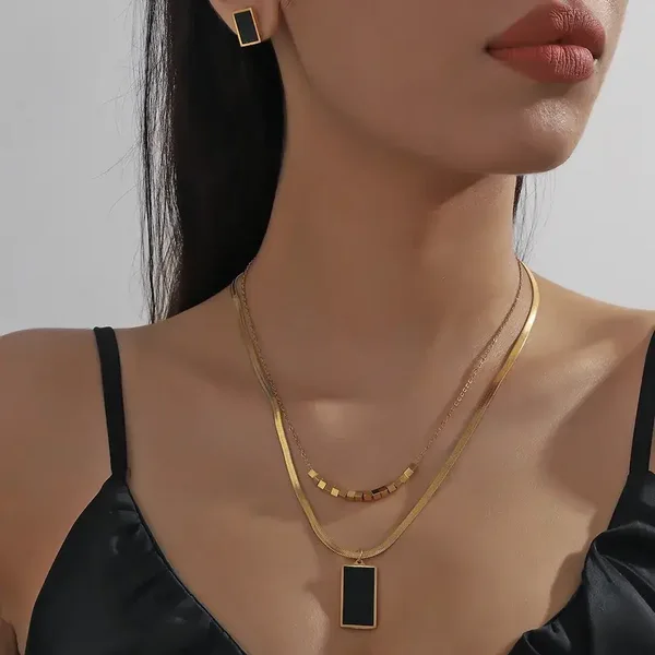 Charmant Collier plaqué Or 18 K