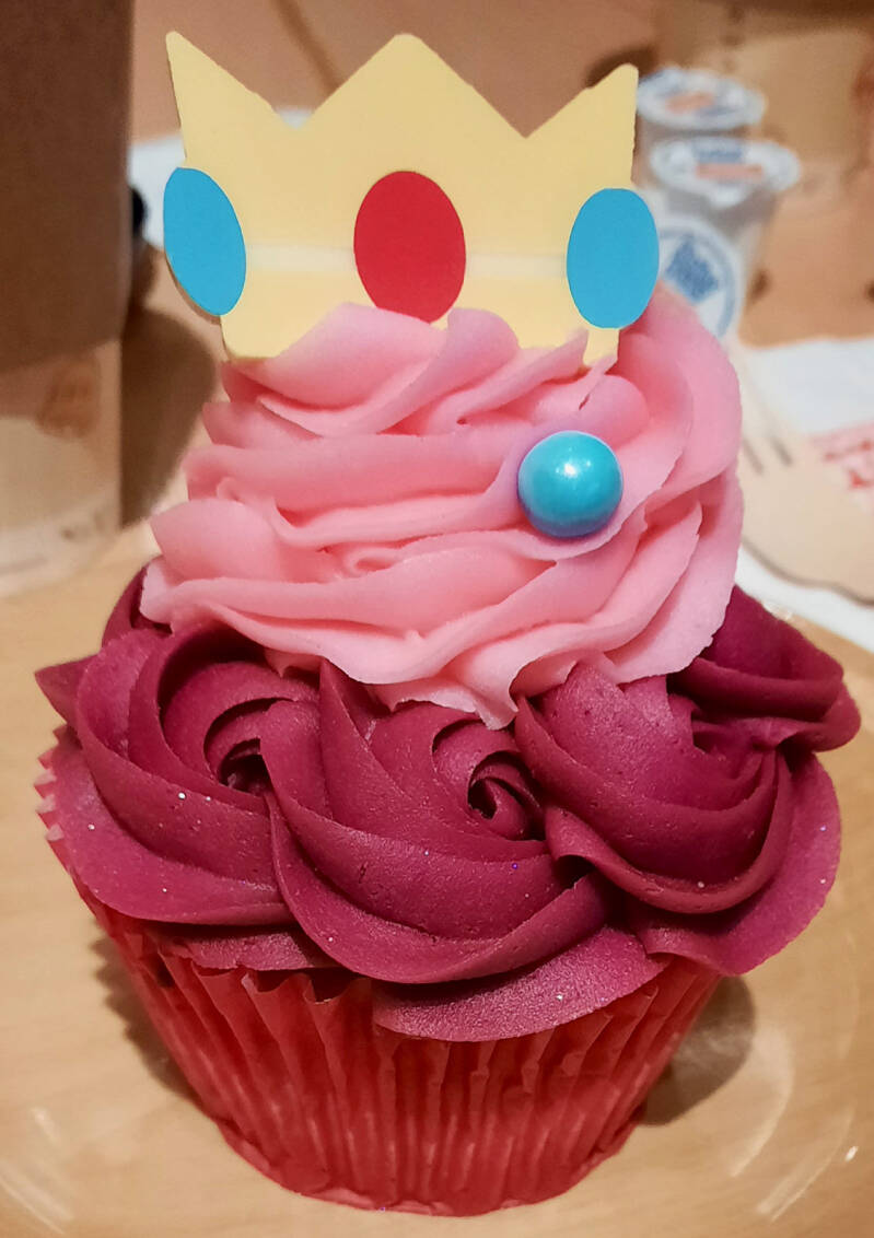 princess peach cupcake