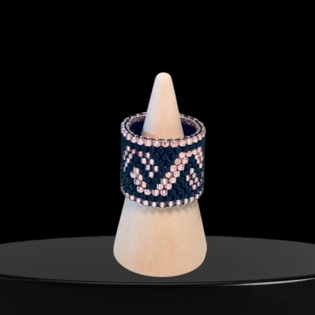 Miyuki ring black soft pink