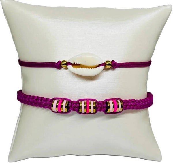 Armbandenset met kauri schelpje en roze kralen