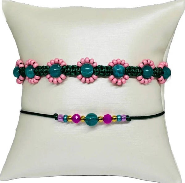 Armbandenset met roze en groene kralen