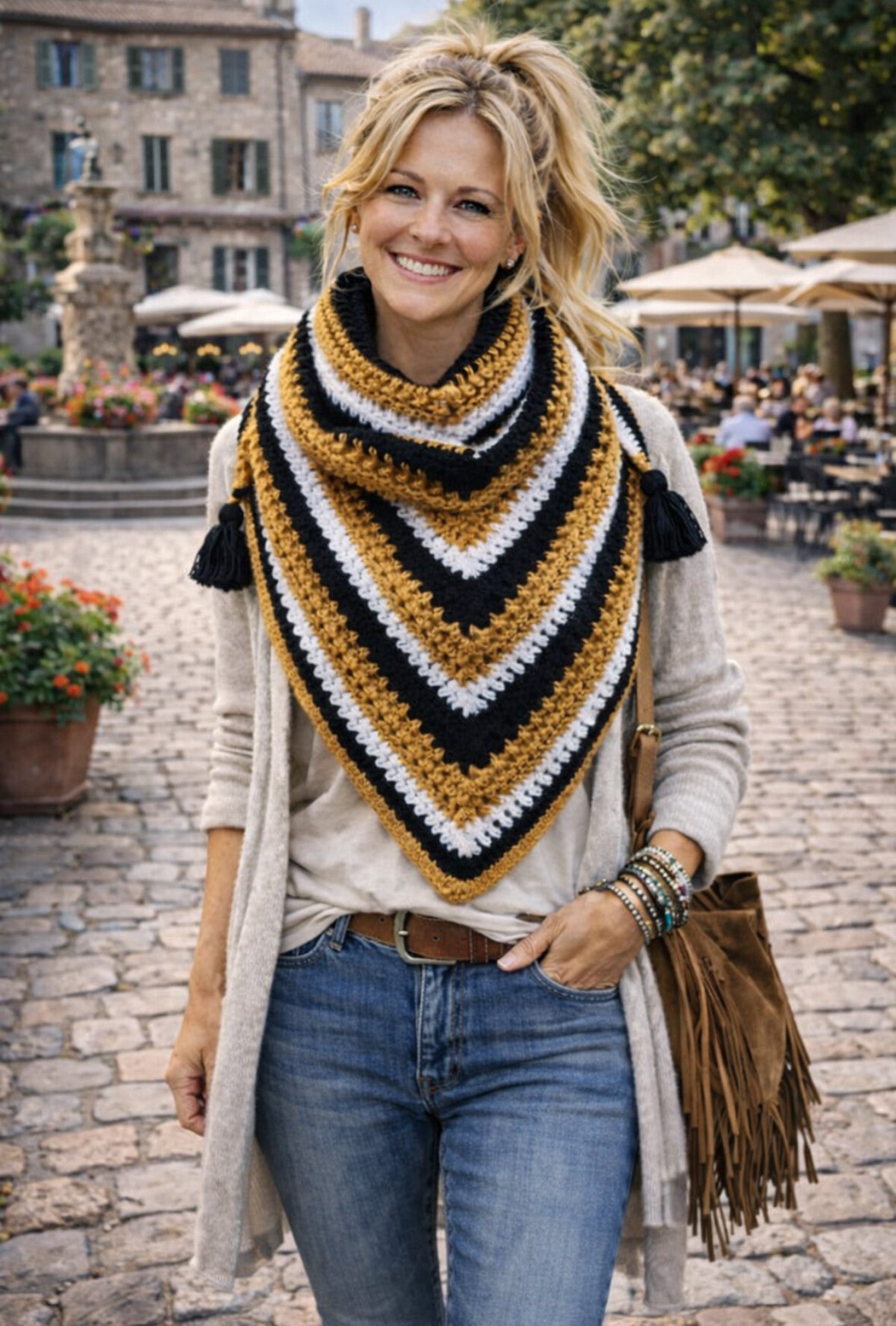 Driehoek sjaal oker geel zwart en wit