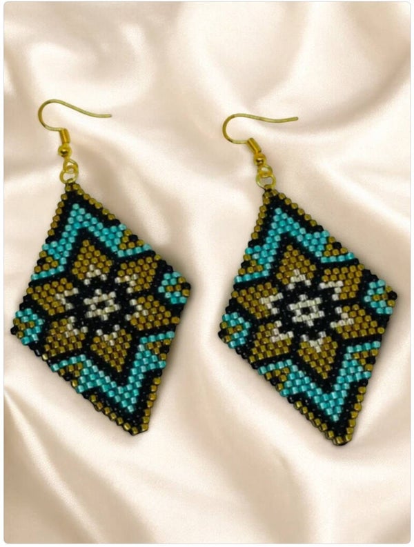 Statement oorbellen miyuki gold flower