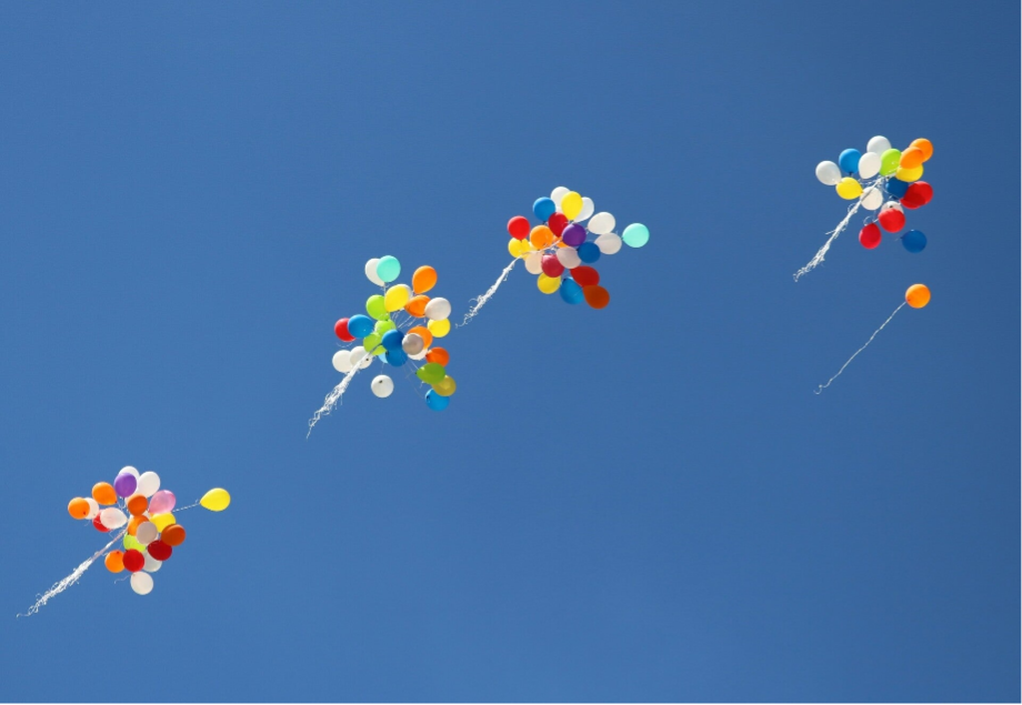 Luftballons in der Luft schwebend