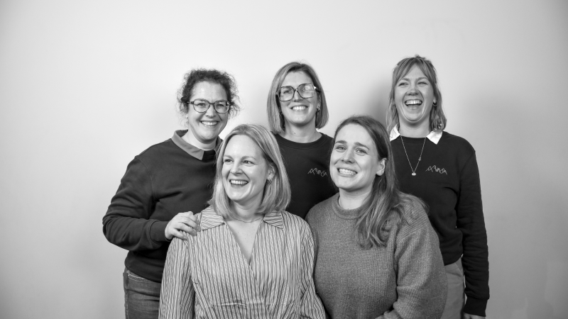 Zij rijden voor Ruth (van links naar rechts): Veerle, Lisa, Ruth, Nele en Cato.