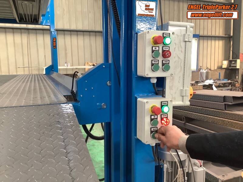 ENGEL-TRIPLEPARKER 2.7;  4-SÄULEN TRIPLE PARKHEBEBÜHNE (2X 2.700KG.), -6