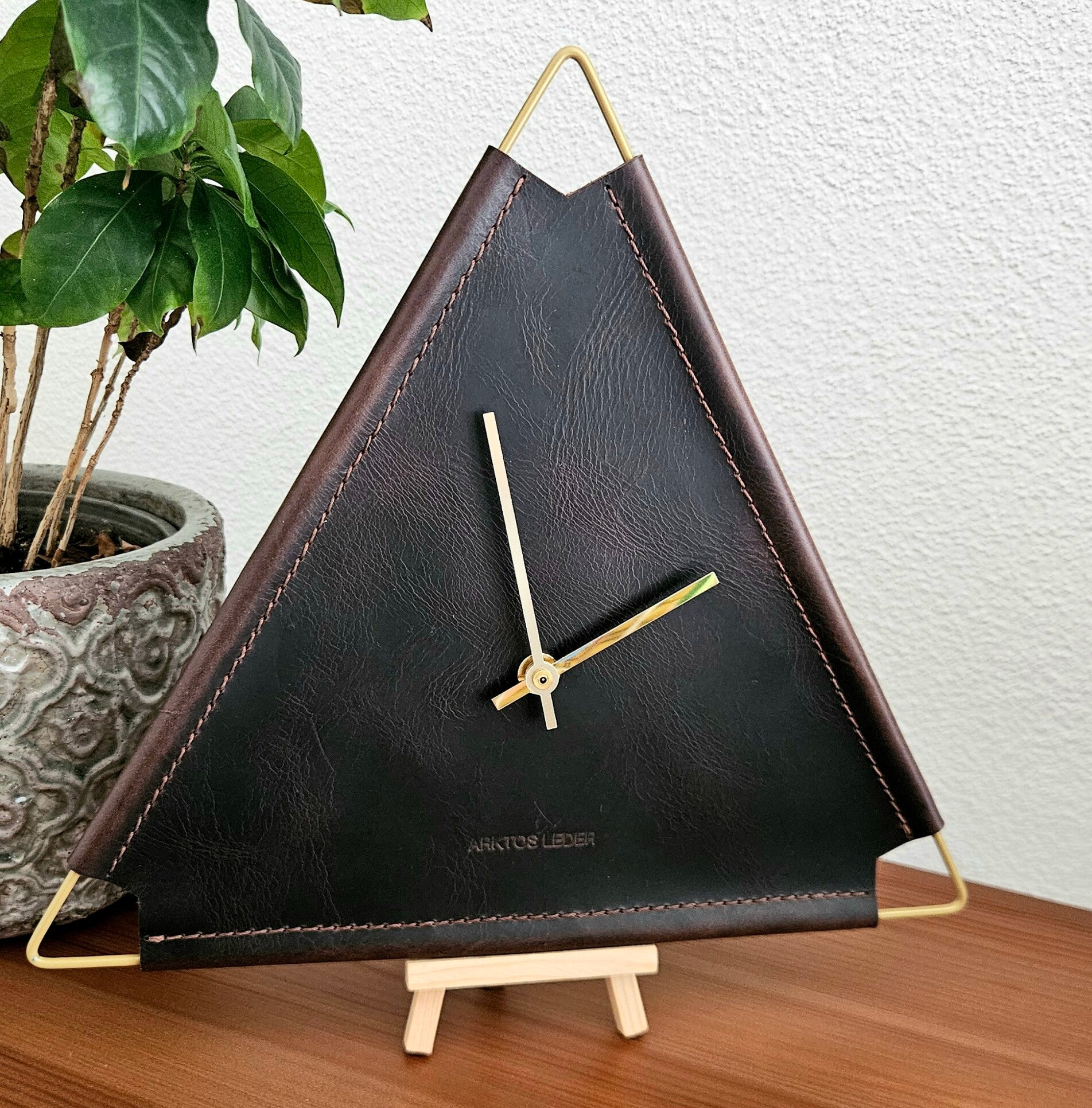 Lederuhr Dreieck