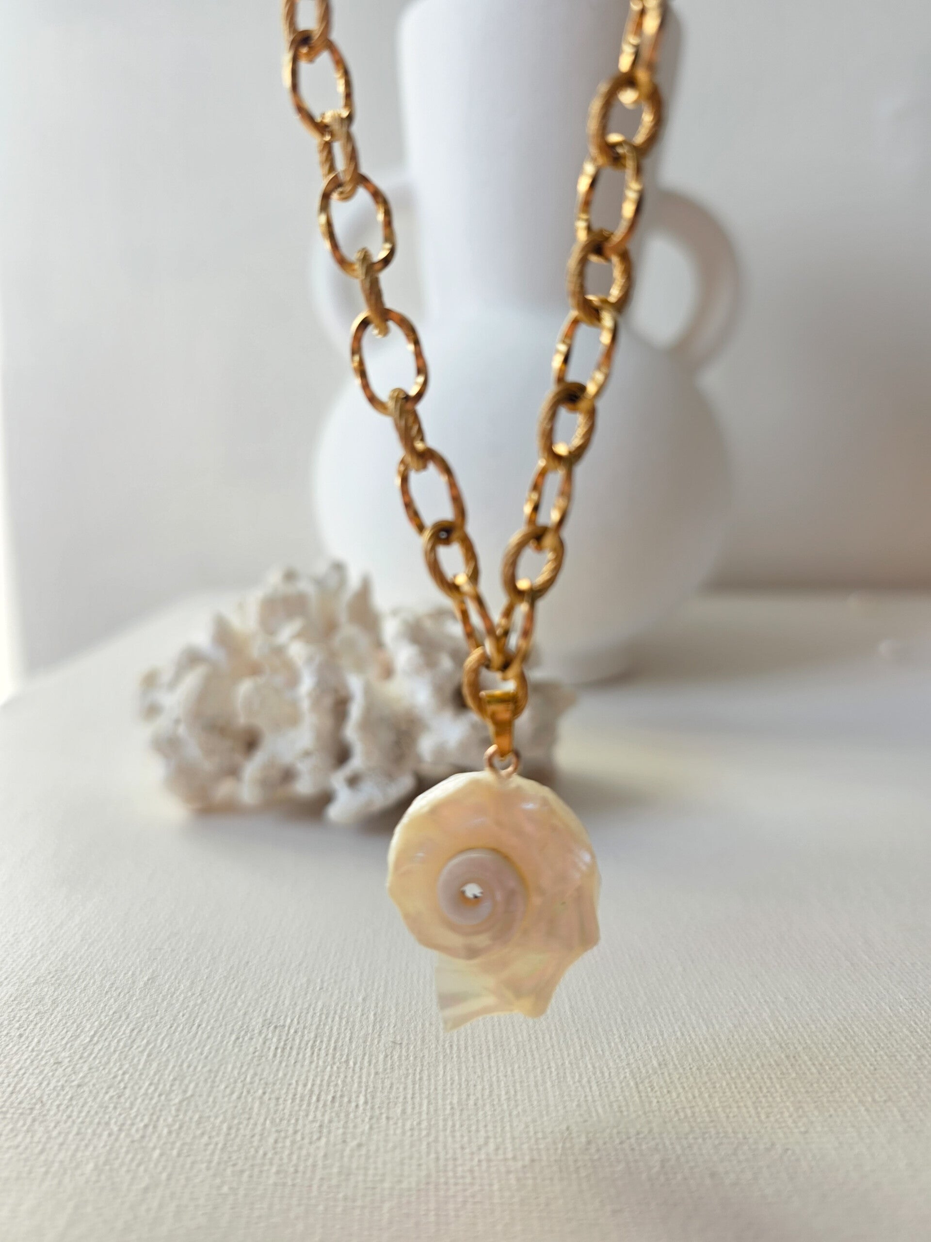 Collier Belle Mare • Coquillage nacré • Bijou Bohème chic océan
