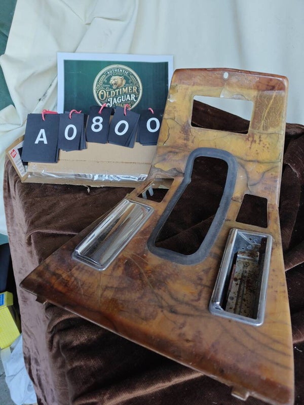 Titel: Originele Houten Middenconsole (Ski-slope) Jaguar XJ Series 1-2-3 en XJS