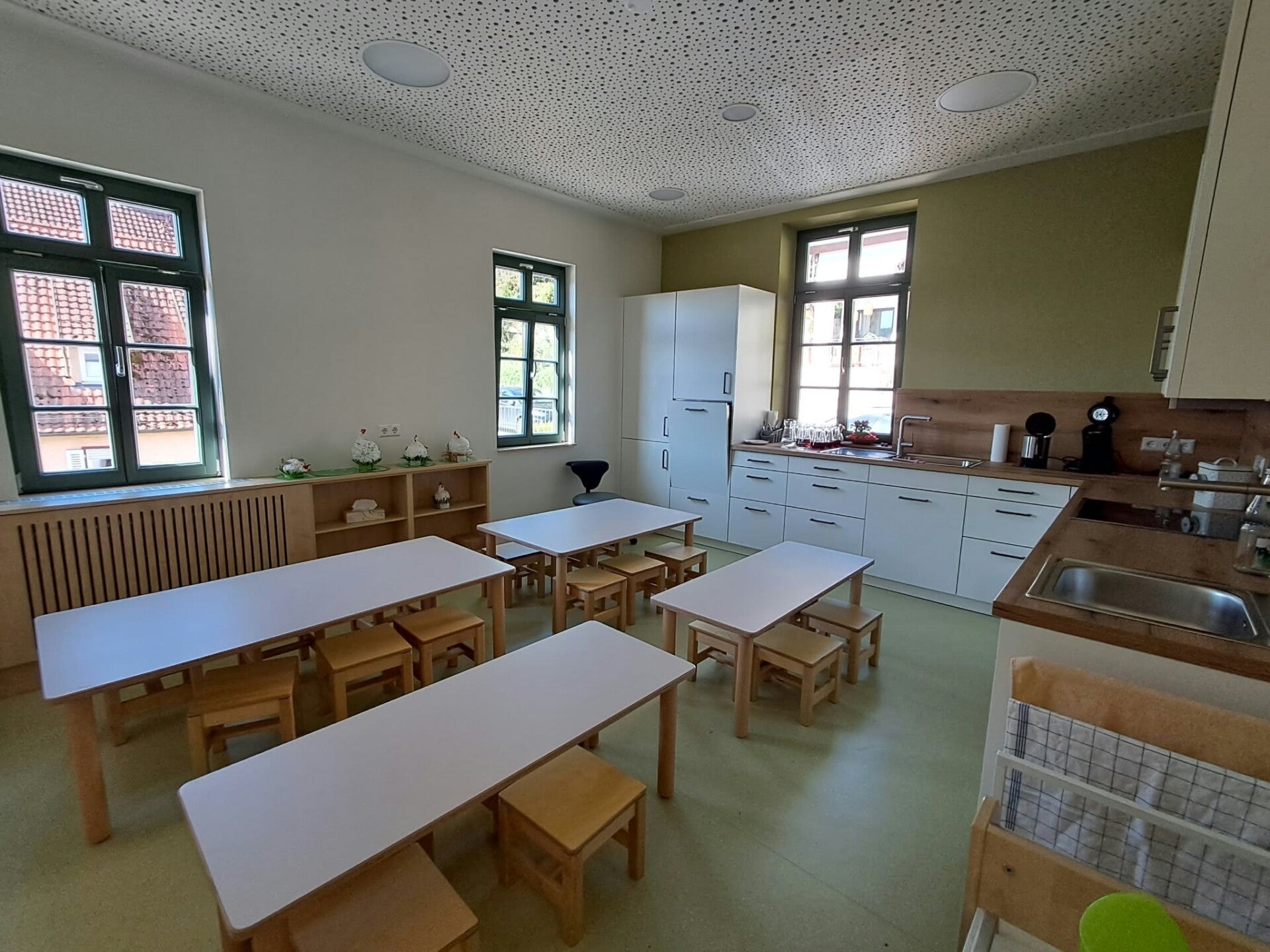 Essbereich mit Küche – Kindergarten Ruchsener Straße