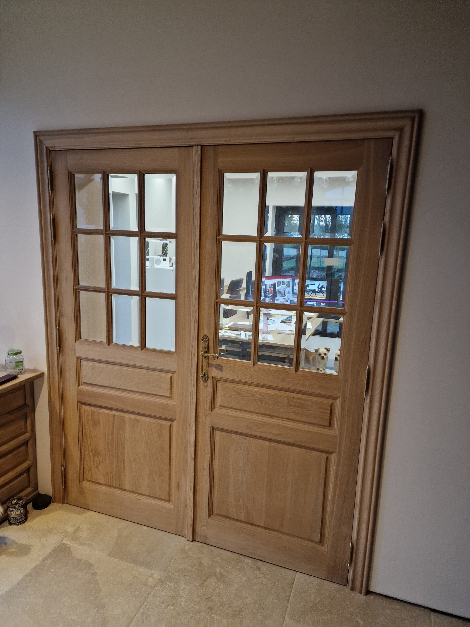Dubbele binnendeur in eikenhout met glasvakken en paneeldesign