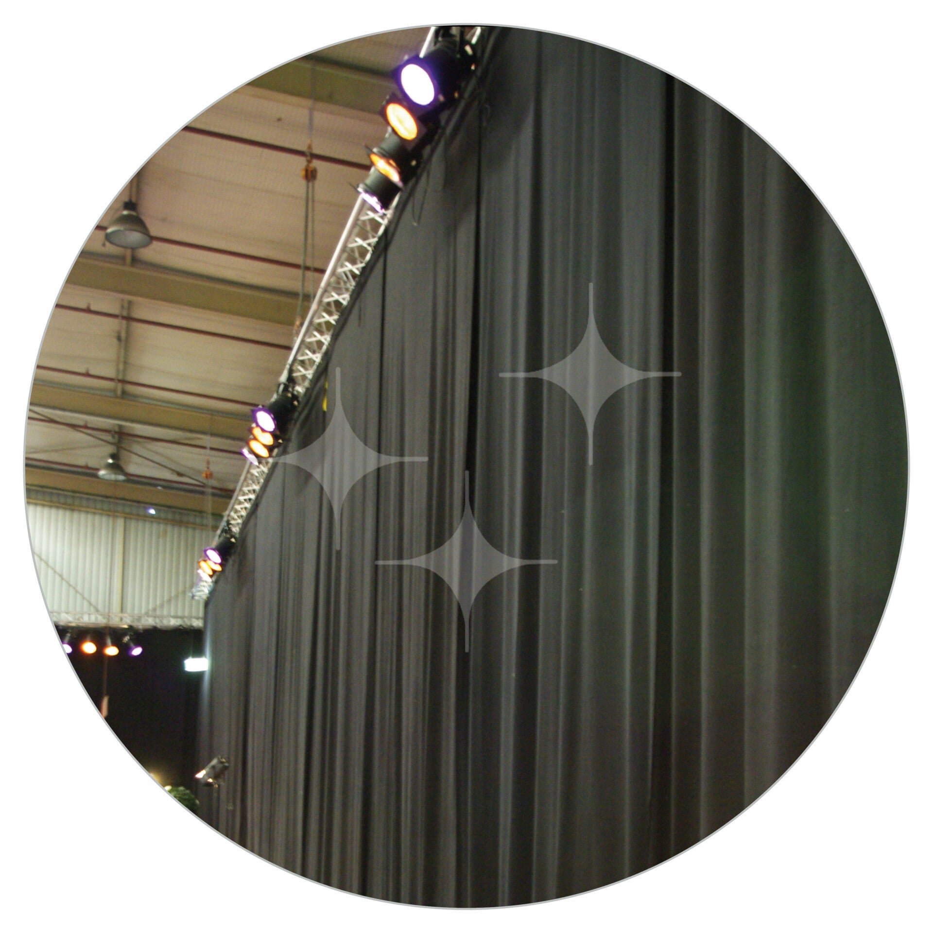 Zwart doek aan truss p/str mtr (6mtr hoog)