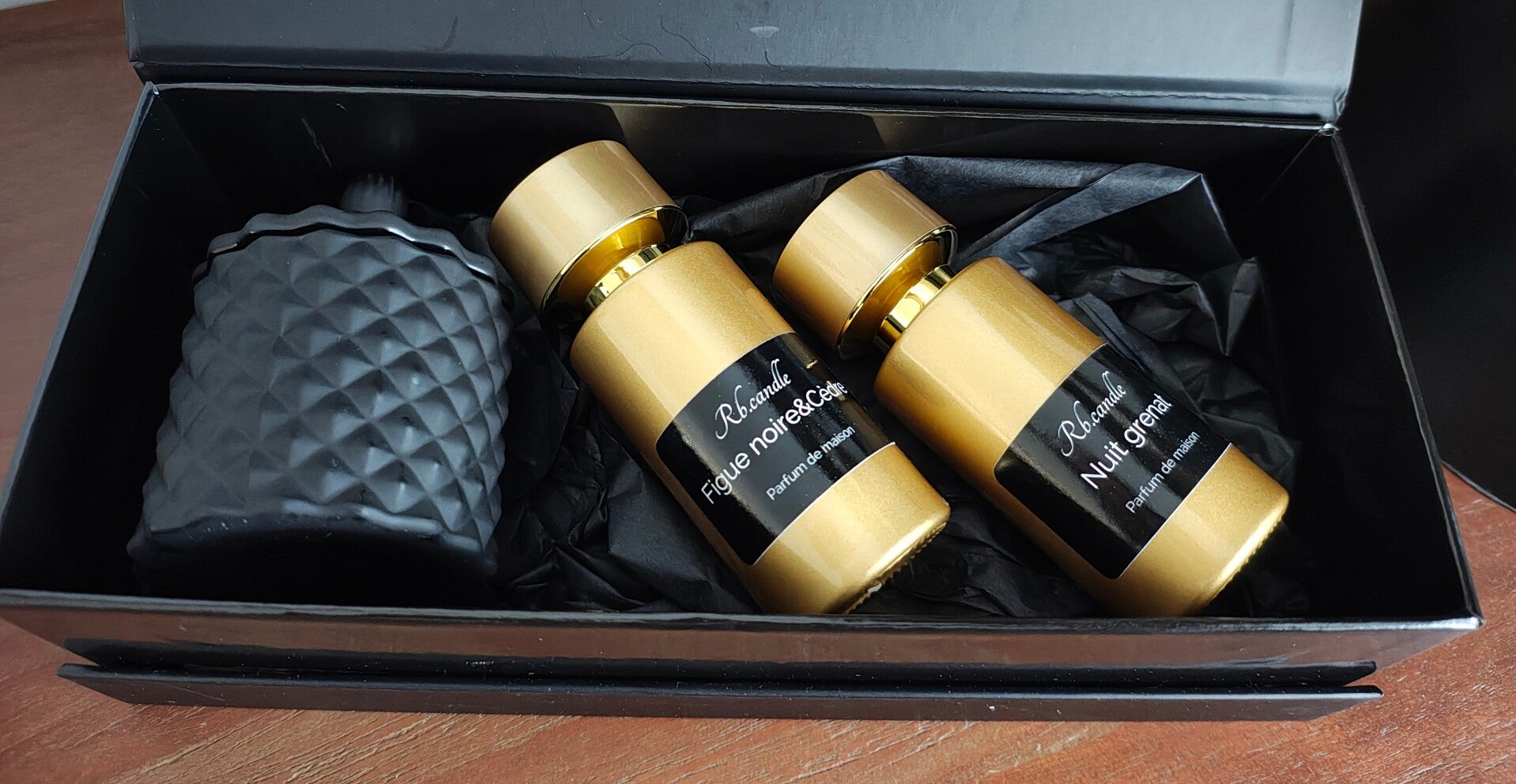 Coffret cadeaux figue noire et cèdre -nuit grenat