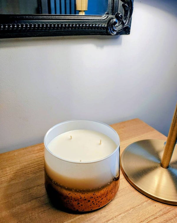 Bougie 600g blanche et or"myrrhe douce & tonka"